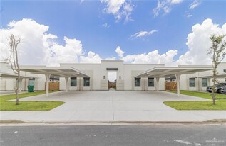 803 Sugar Gdn Dr in Pharr, TX - Building Photo