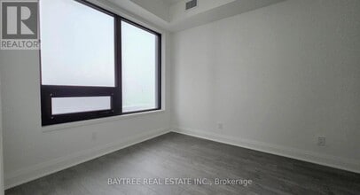 2 Erskine Rd in Mississauga, ON - Building Photo - Building Photo