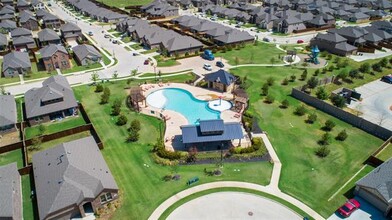 2420 Evening Stone Dr in Aubrey, TX - Foto de edificio - Building Photo