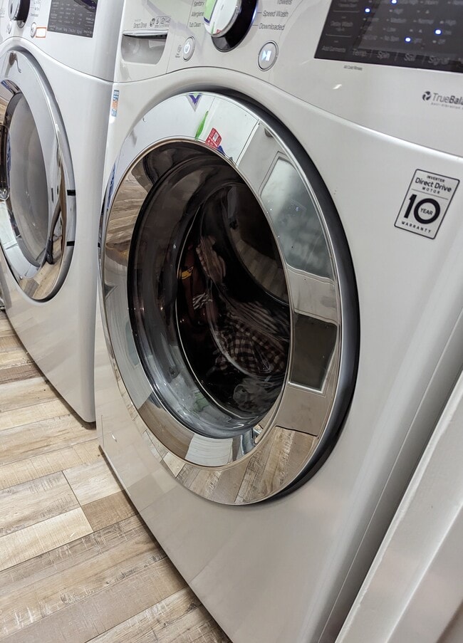 15931 Tuba St in Los Angeles, CA - Building Photo - Building Photo