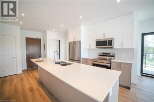 525 New Dundee Rd in Kitchener, ON - Building Photo