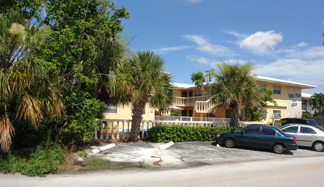 Vilamor Apartments in Fort Lauderdale, FL - Building Photo - Building Photo