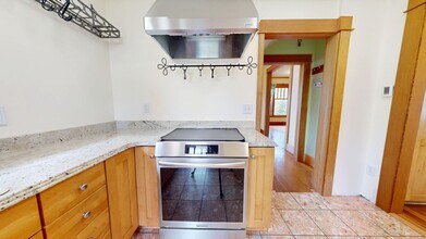 5517 12th Ave NE in Seattle, WA - Building Photo - Building Photo