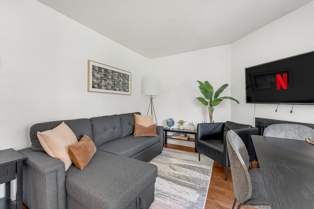 1405 Haro St in Vancouver, BC - Building Photo