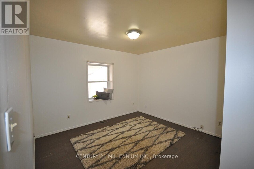 30 Corby Crescent in Brampton, ON - Building Photo