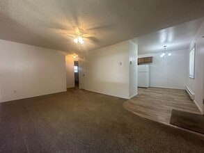 1014 Holly St in Nampa, ID - Building Photo - Building Photo