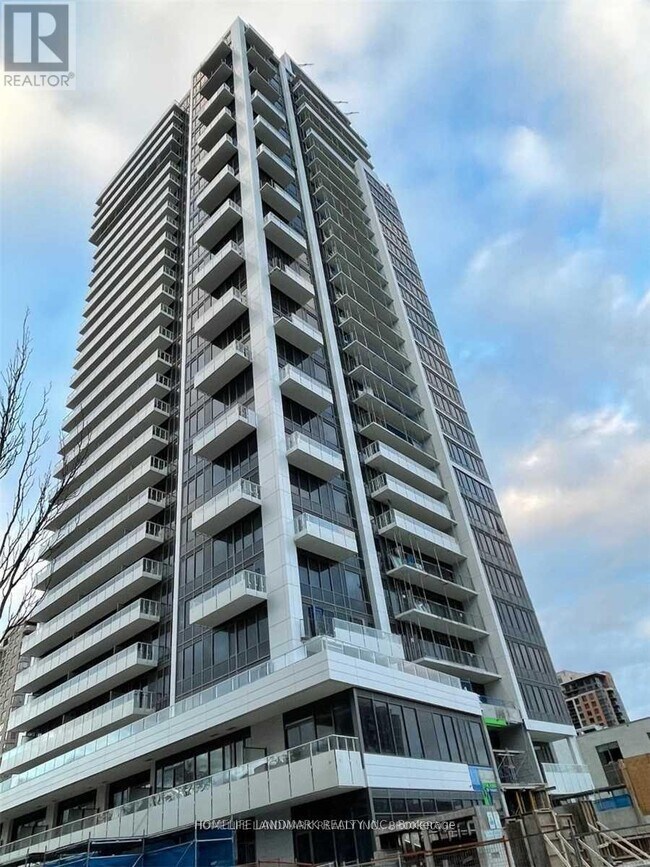 75 Canterbury Pl in Toronto, ON - Building Photo - Building Photo