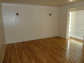 402 N Santa Ana Ave in Modesto, CA - Foto de edificio - Building Photo