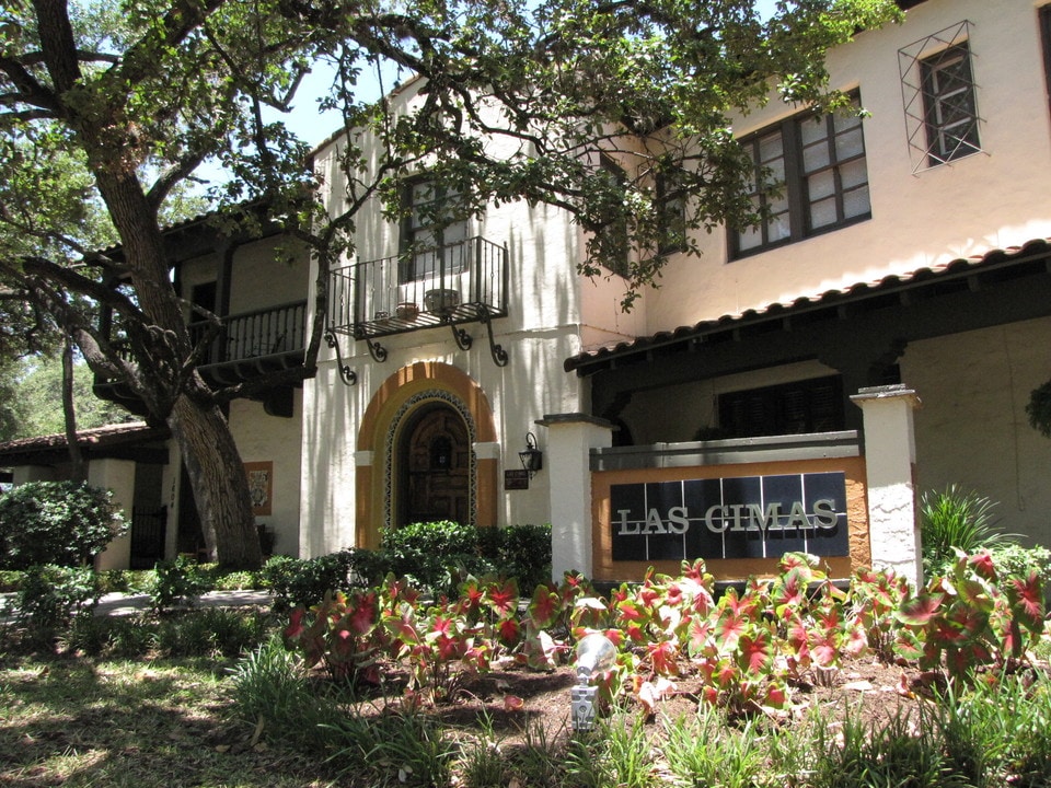 Las Cimas Apartment Homes in San Antonio, TX - Building Photo