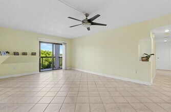 701 NW 19th St, Unit 401 in Fort Lauderdale, FL - Building Photo - Building Photo