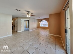 3440 Winterhaven St, Unit 102 in Las Vegas, NV - Building Photo - Building Photo