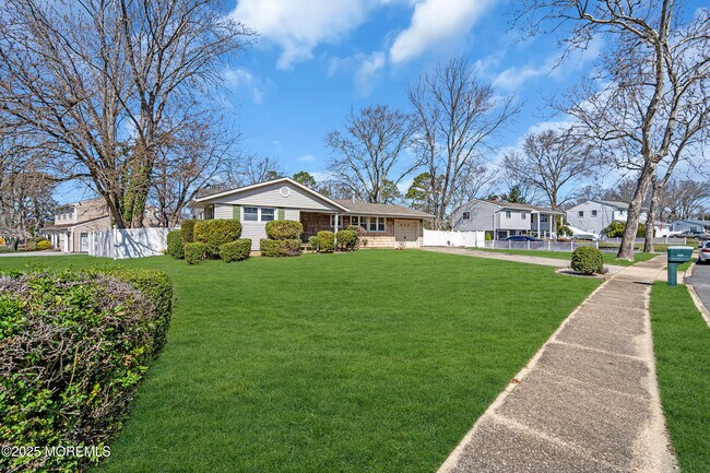 1006 Amethyst Dr in Toms River, NJ - Building Photo - Building Photo