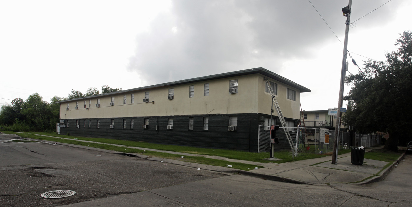 3925 Washington Ave in New Orleans, LA - Building Photo