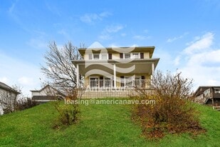 500 Highland Ave in Charleroi, PA - Building Photo