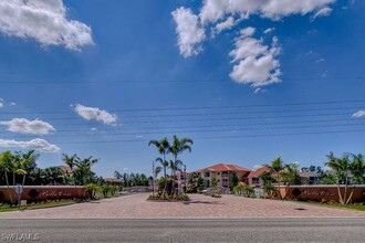 13160 Bella Casa Cir in Ft. Myers, FL - Foto de edificio - Building Photo