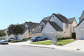 Stonebridge Townhomes in Oxnard, CA - Building Photo - Building Photo