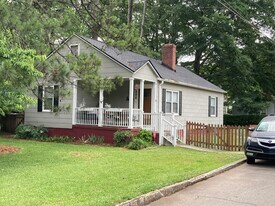 940 East Lake Dr in Decatur, GA - Building Photo