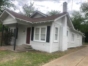 1211 Monroe St in Commerce, TX - Building Photo - Building Photo