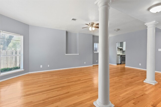 11131 Holly Hill Ln in Houston, TX - Building Photo - Building Photo