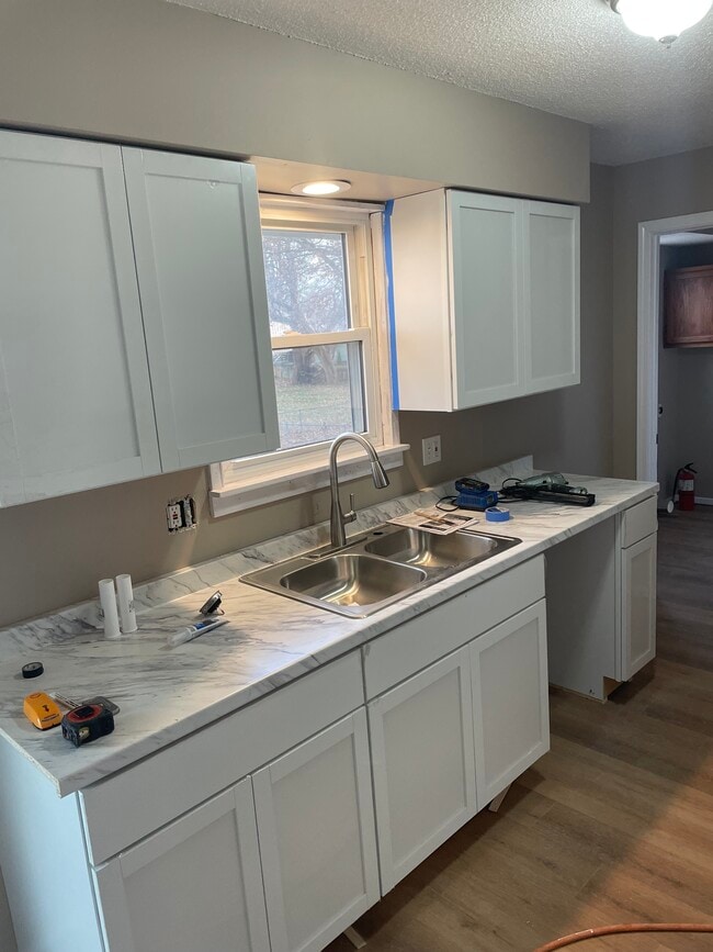 501 SE Claremont St in Lee's Summit, MO - Foto de edificio - Building Photo