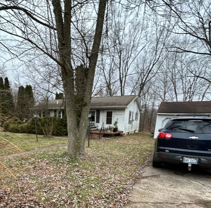 20765 M-60 in Homer, MI - Building Photo