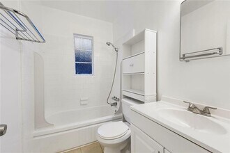 121 Fairview St in Decatur, GA - Foto de edificio - Building Photo