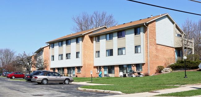 Sunset Apartments in Waukesha, WI - Building Photo - Building Photo