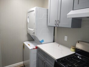 48 Dupont Pl in Bridgeport, CT - Building Photo - Building Photo