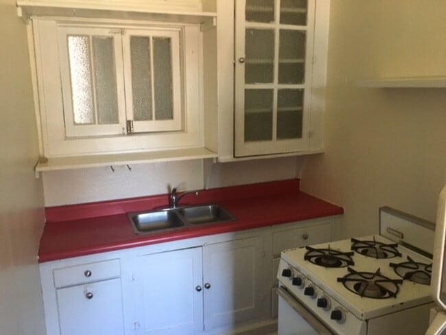 property at 1500 S Walnut St