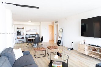 13155 Ixora Ct in North Miami, FL - Building Photo - Building Photo