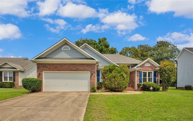 4800 Deer Lakes Rd in Fayetteville, NC - Building Photo