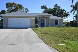 3825 SW 14th Pl in Cape Coral, FL - Building Photo