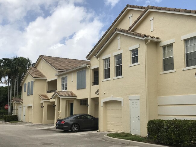 102 Belmont Pl in Boynton Beach, FL - Foto de edificio - Building Photo