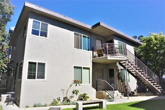 1147 11th St in Manhattan Beach, CA - Foto de edificio - Building Photo
