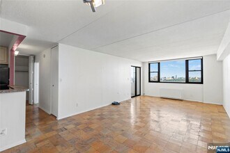 250 Gorge Rd in Cliffside Park, NJ - Building Photo - Building Photo