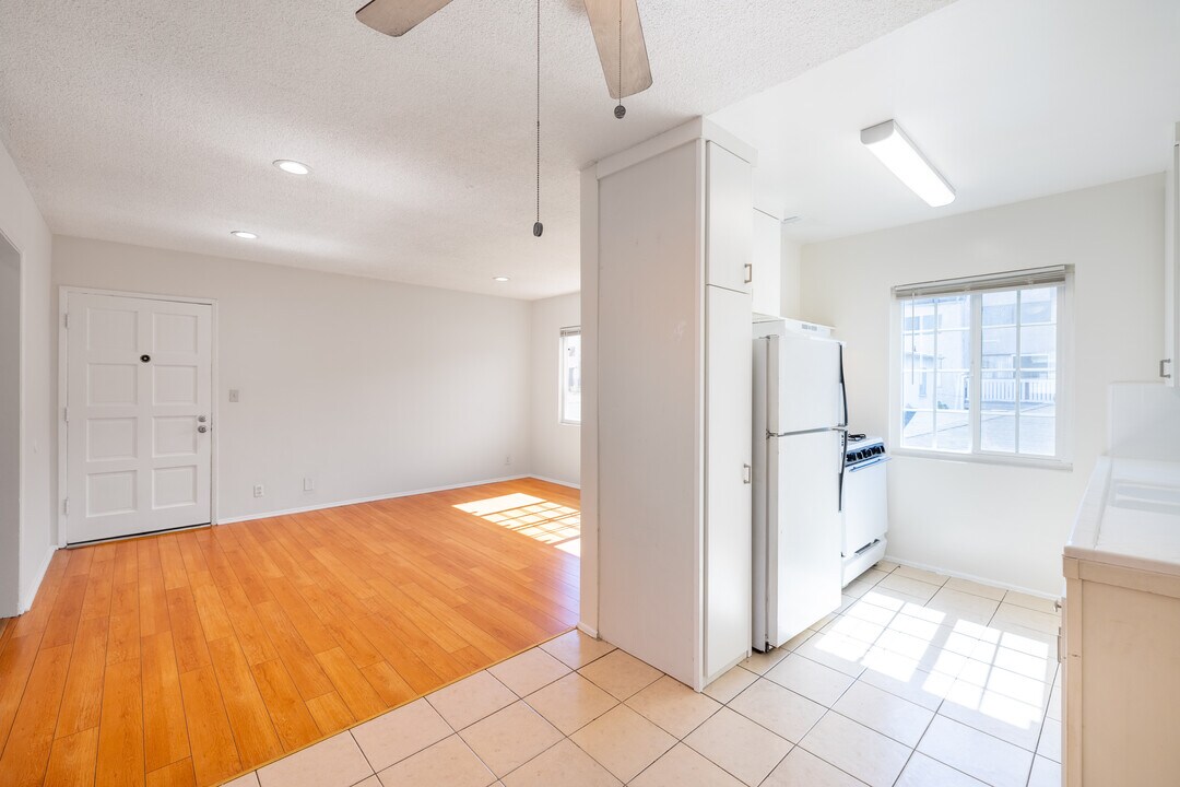 6134 Hazelhurst Pl in North Hollywood, CA - Building Photo