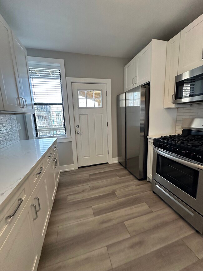 3943 N Janssen Ave, Unit 2BD in Chicago, IL - Building Photo - Building Photo