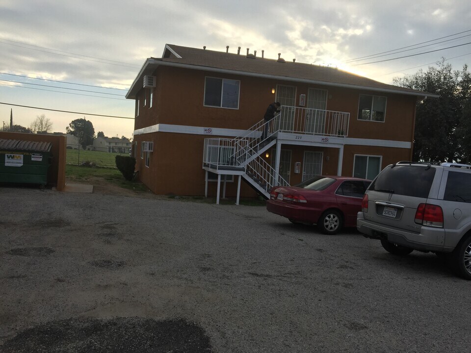 220 N Hargrave St, Unit 1 in Banning, CA - Foto de edificio