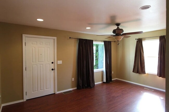 1227 E Rockwell Ave in Spokane, WA - Building Photo - Building Photo
