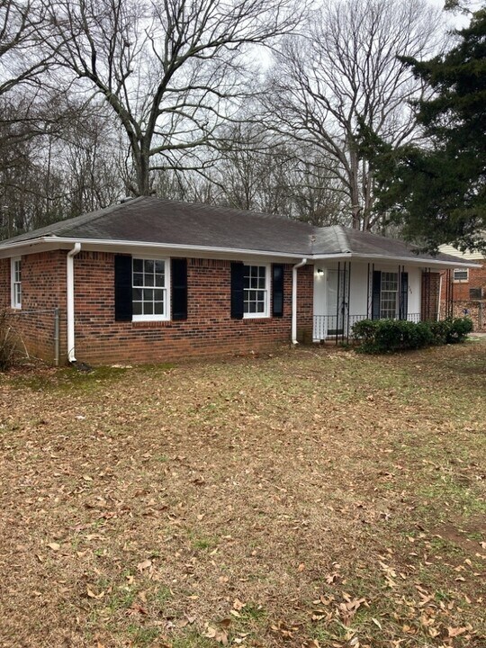 300 Idlewild Ave in Greenville, SC - Building Photo
