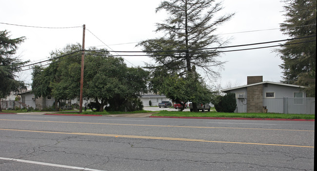 1543 Lander Ave in Turlock, CA - Building Photo - Building Photo