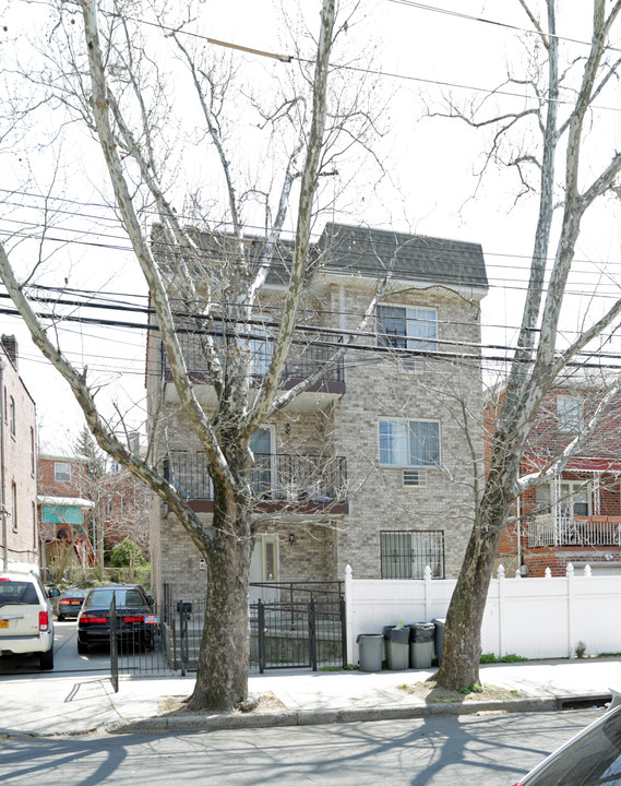 2546 Colden Ave in Bronx, NY - Building Photo