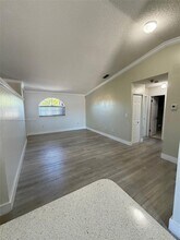 3375 W 76th St, Unit 211 in Hialeah, FL - Foto de edificio - Building Photo