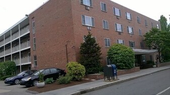 50 Green St in Brookline, MA - Building Photo