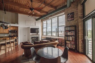 2222 W Diversey Ave in Chicago, IL - Building Photo - Building Photo