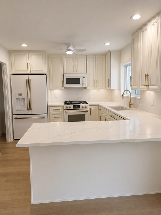 property at 6497 Cape Hatteras Way NE