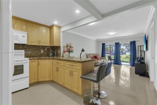 17101 NW 57th Ave in Miami Gardens, FL - Building Photo - Building Photo