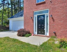 4450 Anderson Rd in Stone Mountain, GA - Foto de edificio - Building Photo