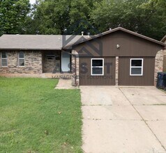 5017 S Briarwood Dr in Oklahoma City, OK - Building Photo - Building Photo