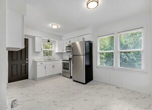 409 Yardley Ct, Unit 409 Ydarley CT Apt B in Spartanburg, SC - Foto de edificio - Building Photo